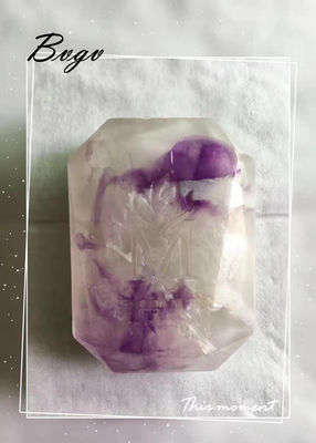 La polvere dell'alga che imbianca il sapone di fronte pianta il sapone dell'olio essenziale
